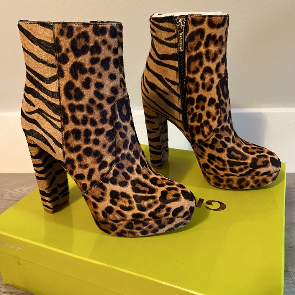 Gianni Bini Kianne Style Leopard Ankle Boots with Side Zipper and Thick Heel.